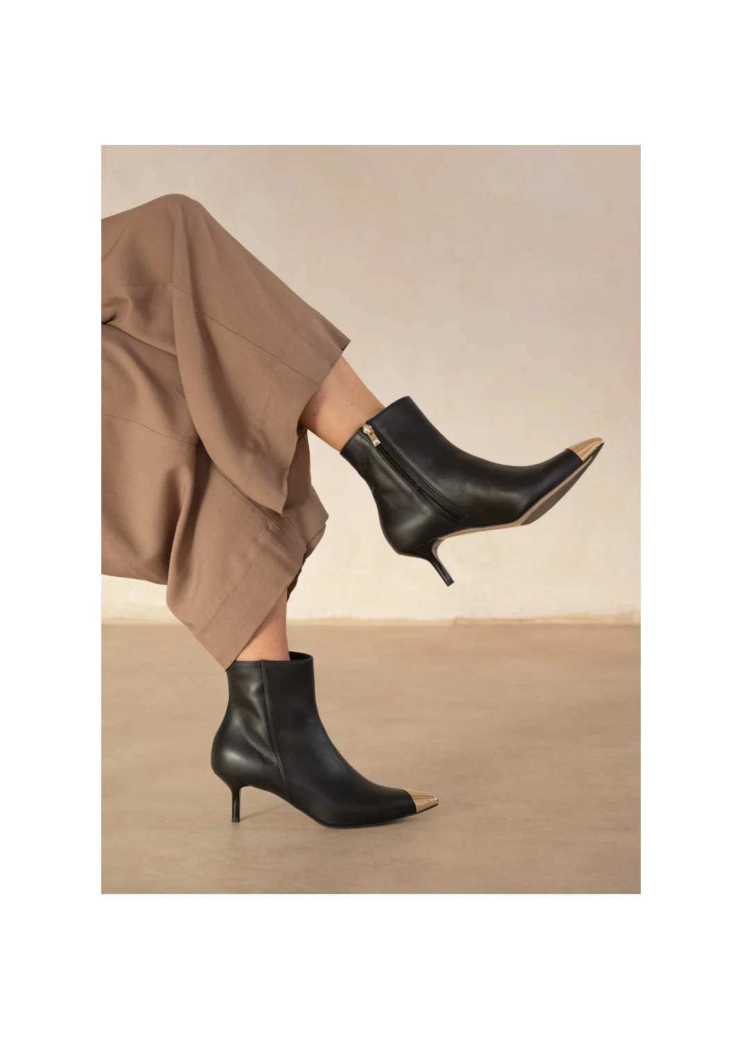 Ankle boots IZOLA black - 124037