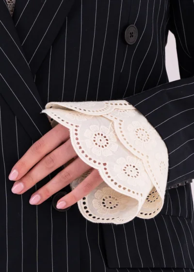  DAISY embroidery cuffs