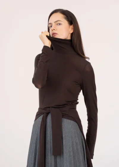 CASPIA brown turtleneck